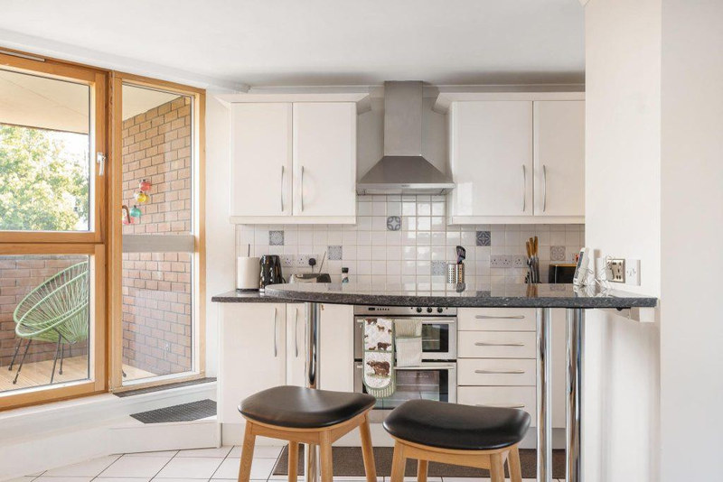 2-Bed Apartment, London, SW10, photograph 4