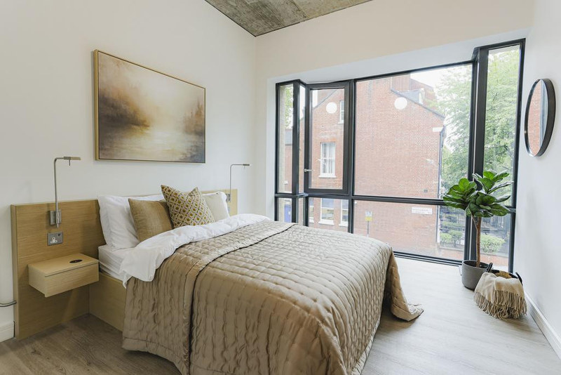 1-Bed Apartment, Hammersmith Road, W6, photograph 5