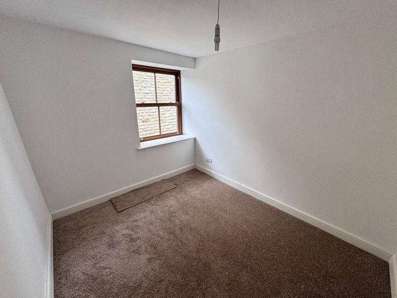 Serviced 2-Bed Apartment, Buxton, SK17, photograph 5