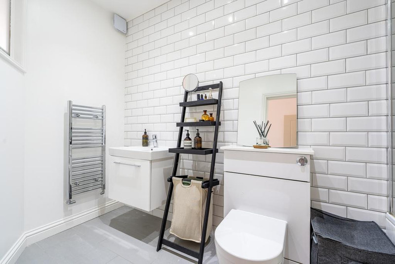 1-Bed Apartment, London, E8, photograph 6