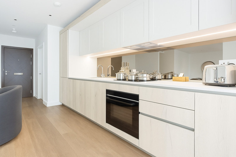 Serviced 1-Bed Apartment, St Georges Square, Pimlico, SW1V, photograph 1