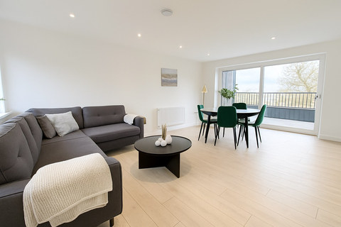 Spacious 2-Bed Penthouse, Morningside, EH10, photograph 1