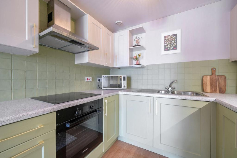 2-Bed Apartment, Maltings Close, E3, photograph 5