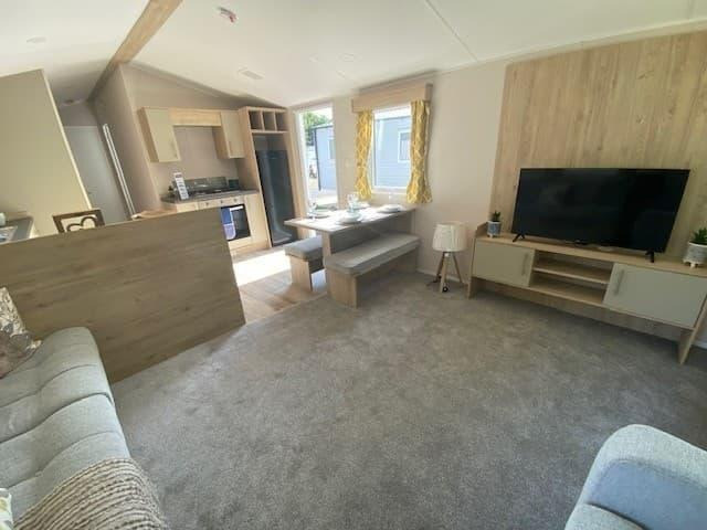 Serviced 2-Bed Apartment, Buxton, SK17, photograph 3