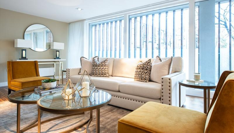 2-Bed Apartment, Fulham Road, SW3, photograph 2