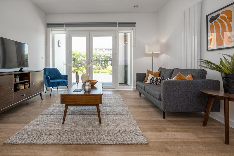 2-Bed Apartment, Station Avenue, KT12, photograph 4