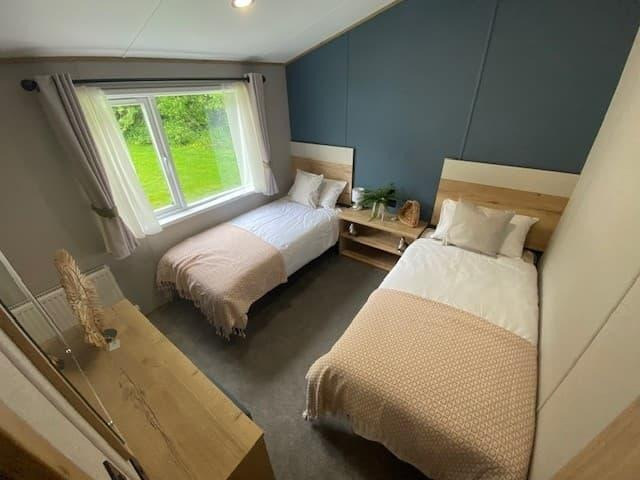 Serviced 2-Bed Apartment, Buxton, SK17, photograph 8
