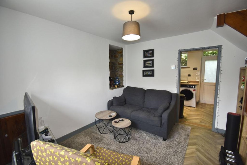 Serviced 2-Bed Apartment, High Peak, SK23, photograph 5