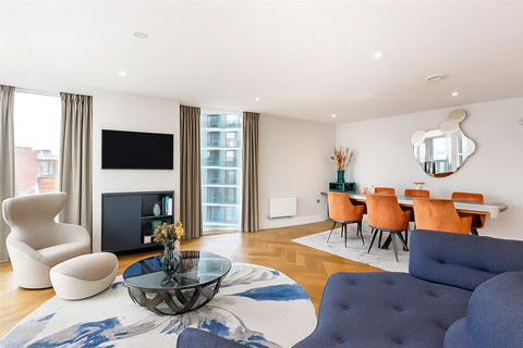Spacious 3-Bed Apartment, Owen Street, M15, photograph 1