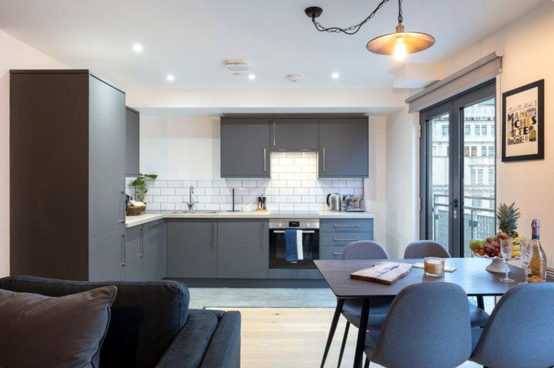 Serviced 1-Bed Apartment, City Centre, M2, photograph 2