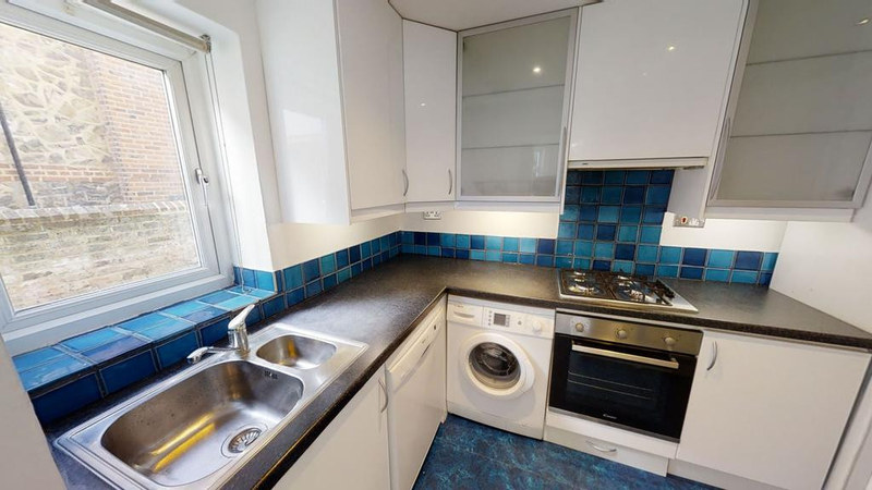 1-Bed Apartment, Epsom Road, GU1, photograph 5