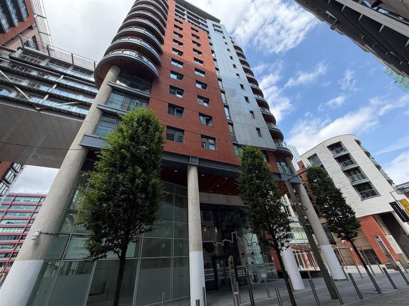 Stylish 2-Bed Apartment, Manchester, M3, photograph 6