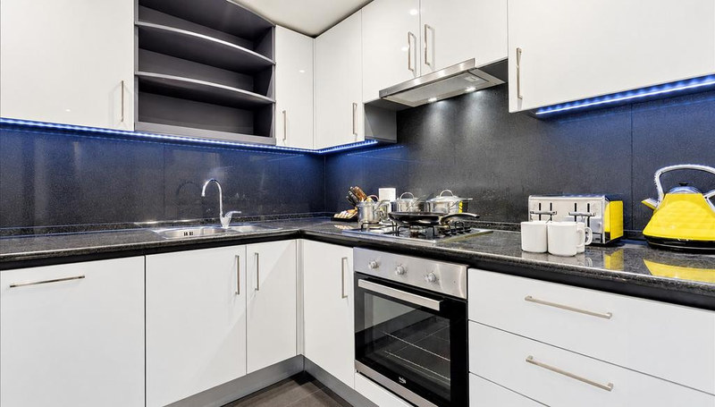 2-Bed Apartment, London, E14, photograph 4