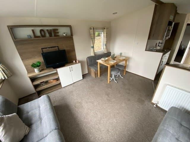 Serviced 2-Bed Apartment, Buxton, SK17, photograph 1