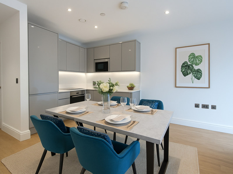 Luxury 1-Bed Apartment, Southside, B5, photograph 2