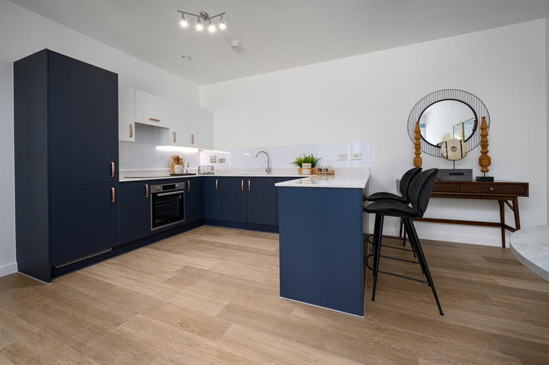 2-Bed Apartment, Station Avenue, KT12, photograph 5