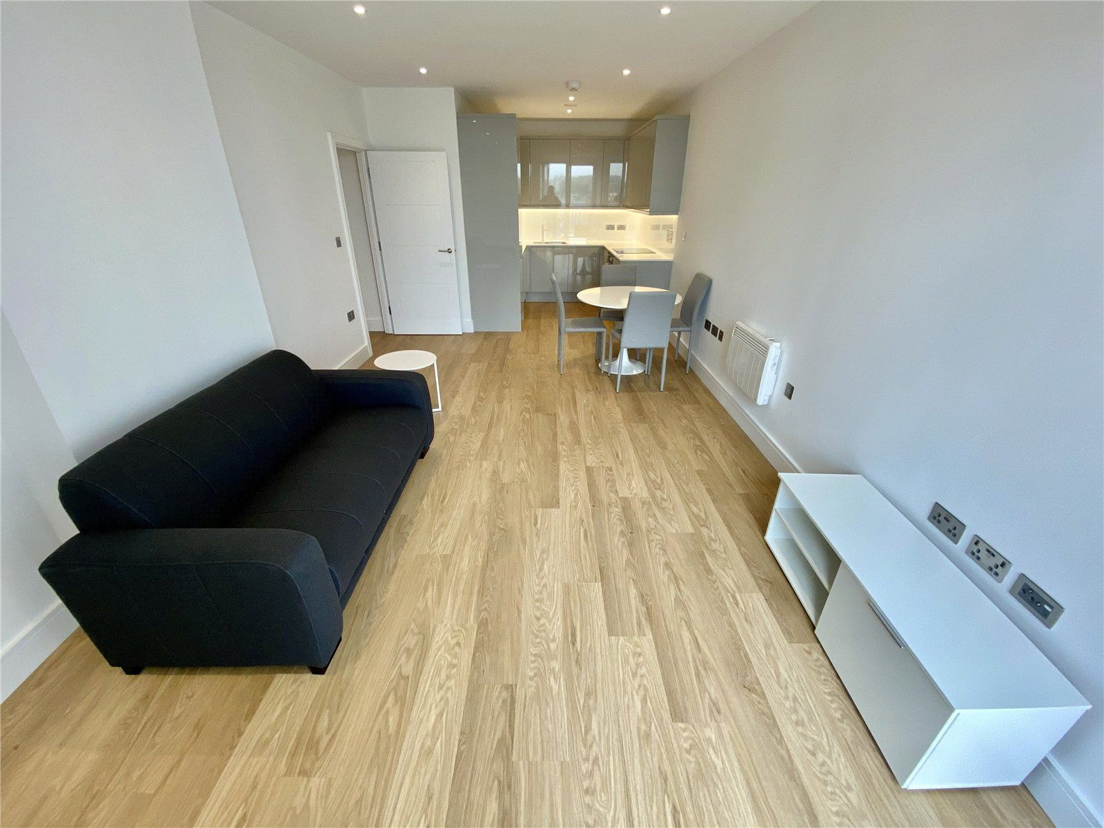 Luxury 2-Bed Apartment, Southside, B5