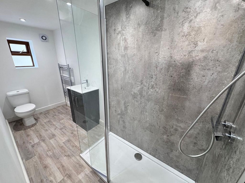 Serviced 2-Bed Apartment, Buxton, SK17, photograph 6