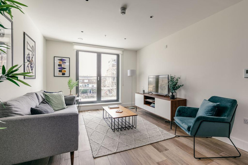 2-Bed Apartment, Mallow Walk, SE8, photograph 2