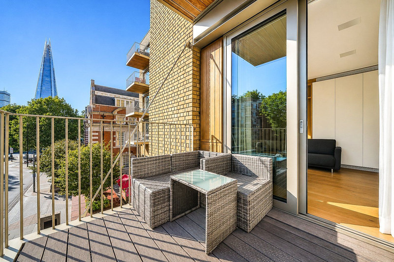 Contemporary 2-Bed Apartment, Tower Bridge, SE1, photograph 6