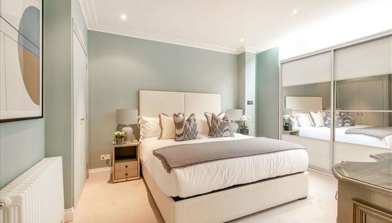 1-Bed Apartment, Grosvenor Hill, W1K, photograph 4