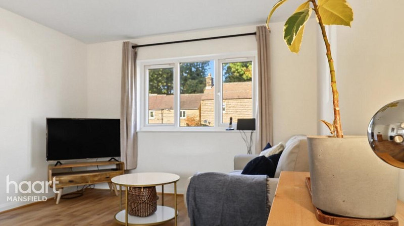 Serviced 2-Bed Apartment, Matlock, DE4, photograph 3