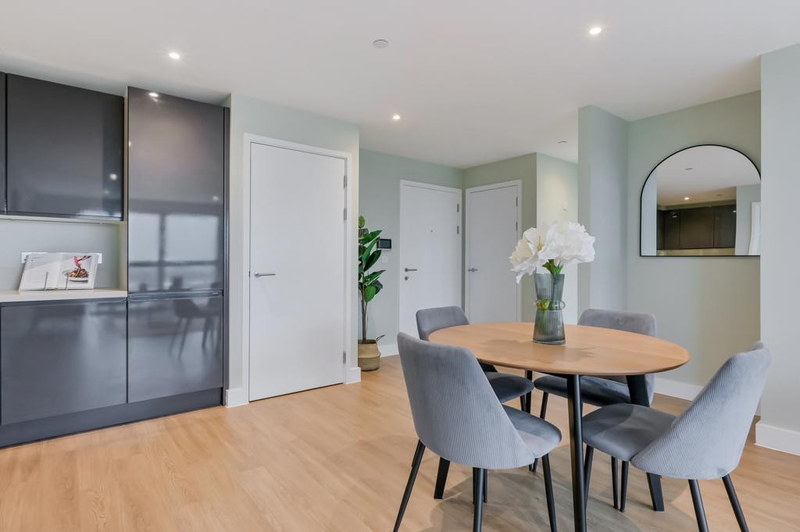 2-Bed Apartment, North Row, MK9, photograph 5
