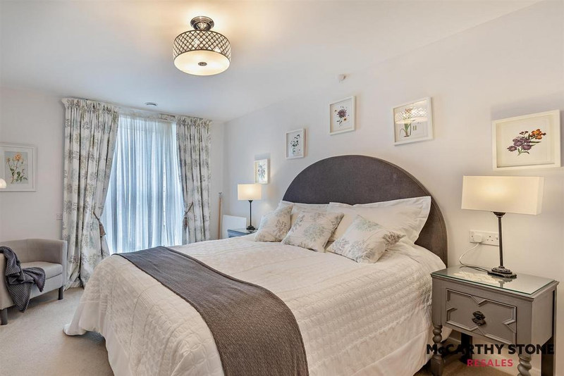 Serviced 2-Bed Apartment, Buxton, SK17, photograph 6