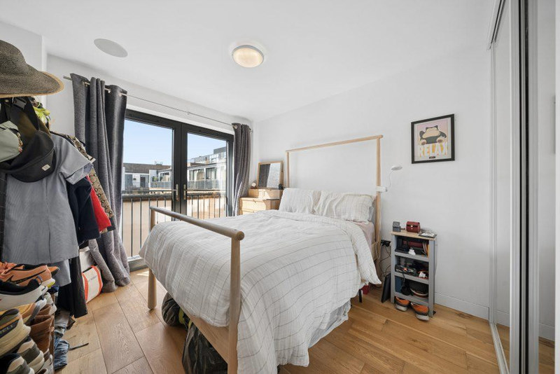 1-Bed Apartment, Mare Street, E8, photograph 5