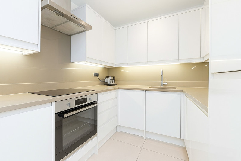 Serviced 3-Bed Apartment, Mayfair, SW1Y, photograph 2