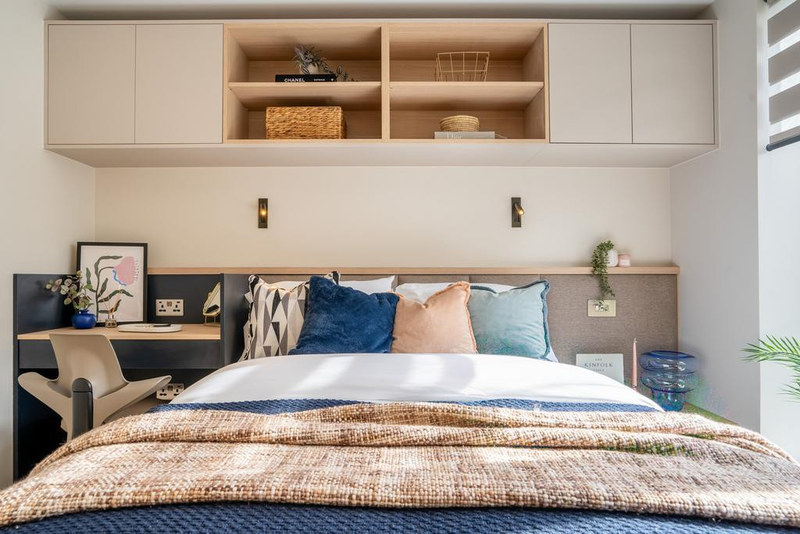 Studio Apartment, The Mall, W5, photograph 2