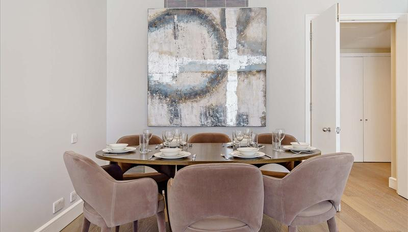 2-Bed Apartment, London, E14, photograph 3