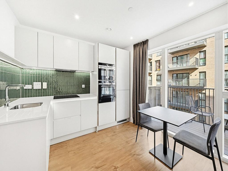 Studio Apartment, London, NW9, photograph 5