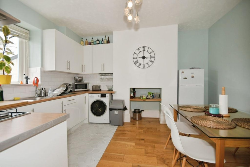 Serviced 2-Bed Apartment, Buxton, SK17, photograph 2