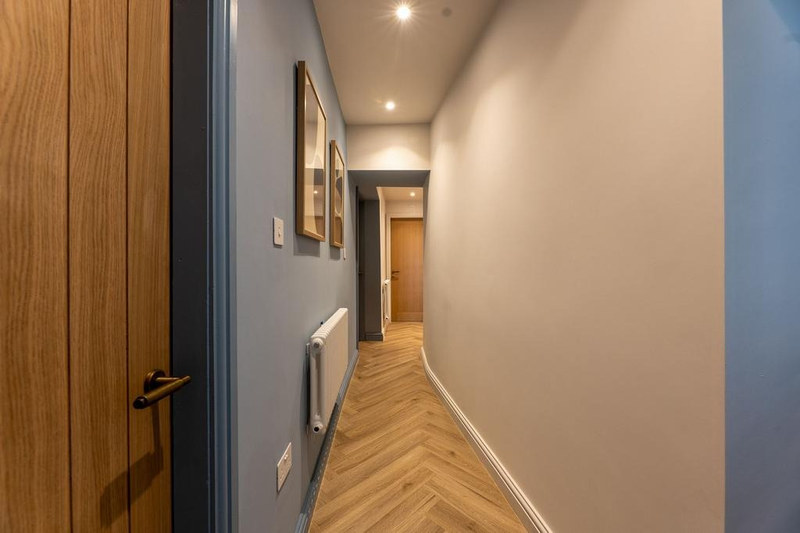 Serviced 2-Bed Apartment, High Peak, SK22, photograph 5
