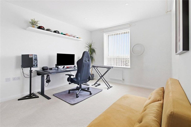 2-Bed Apartment, Cannon Road, N17, photograph 4