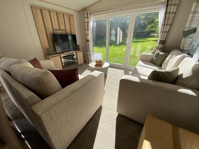 Serviced 2-Bed Apartment, Buxton, SK17, photograph 3