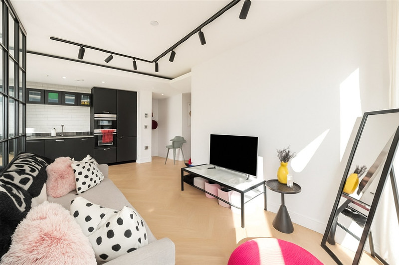 Spacious 2-Bed Apartment, Sun Street, City of London, EC2A, photograph 1