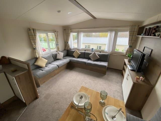 Serviced 2-Bed Apartment, Buxton, SK17, photograph 3