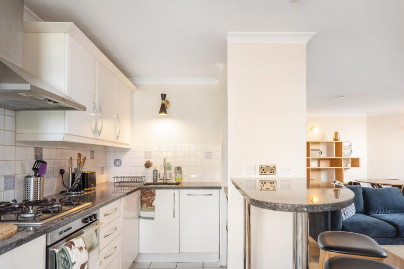 2-Bed Apartment, London, SW10, photograph 6