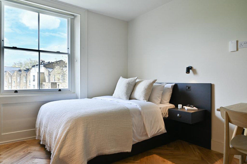 Studio Apartment, Notting Hill, W2, photograph 3