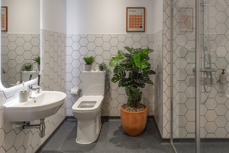 Studio Apartment, First Way, Wembley, HA9, photograph 6
