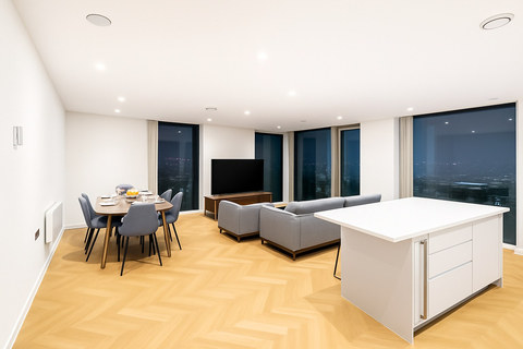 Spacious 2-Bed Apartment, Owen Street, M15, photograph 1
