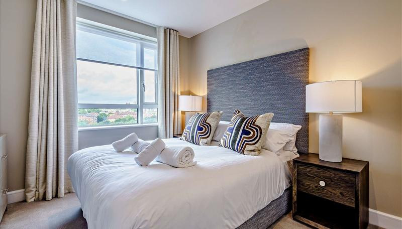 2-Bed Apartment, London, E14, photograph 4