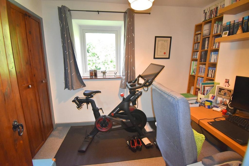 Serviced 2-Bed Apartment, High Peak, SK23, photograph 8