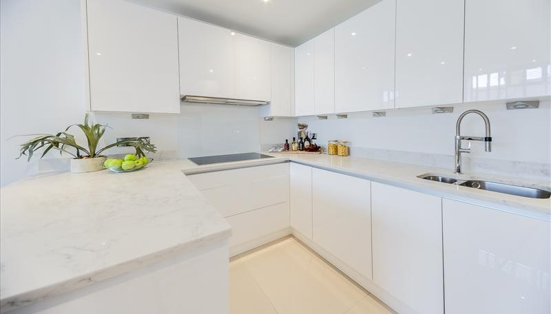 2-Bed Apartment, London, W6, photograph 5