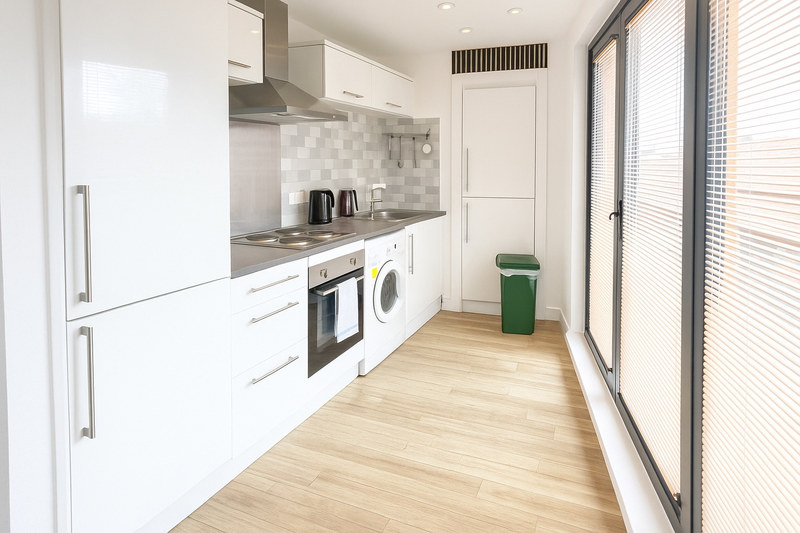 Serviced 2-Bed Apartment, City Centre, M4, photograph 4
