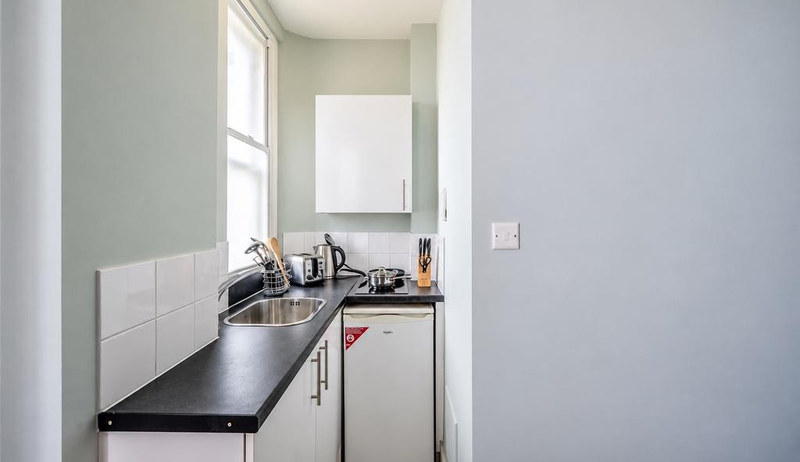 1-Bed Apartment, Hill Street, W1J, photograph 4