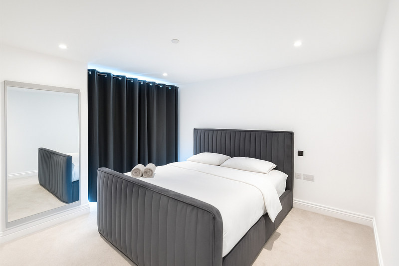 Serviced 2-Bed Apartment, Chelsea Creek, SW6, photograph 2