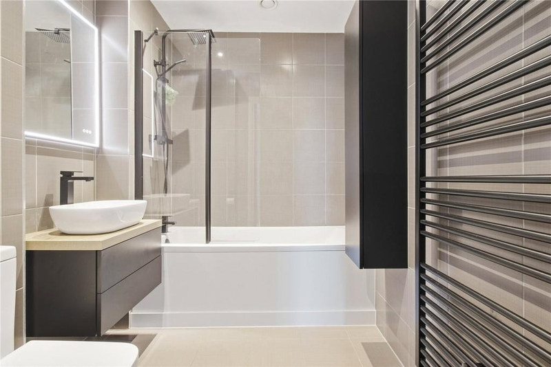 2-Bed Apartment, Cannon Road, N17, photograph 3